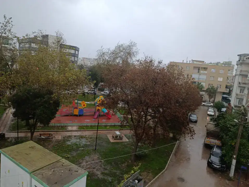 Antalya'nın Gündüzü Geceye Döndü: Sağanak Etkili Oldu 16